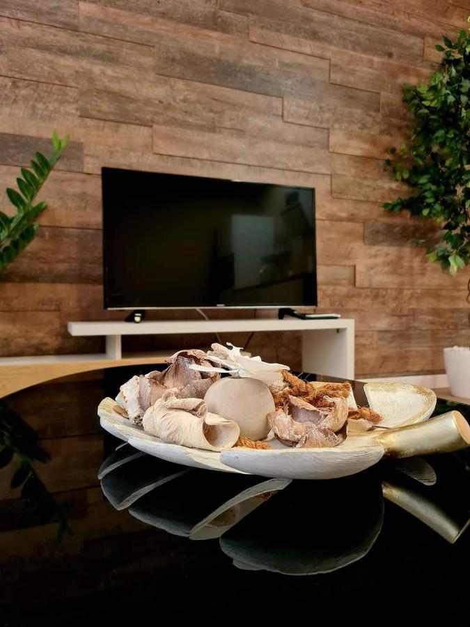 Laci Lak Premium Apartment Орадеа Екстериор снимка