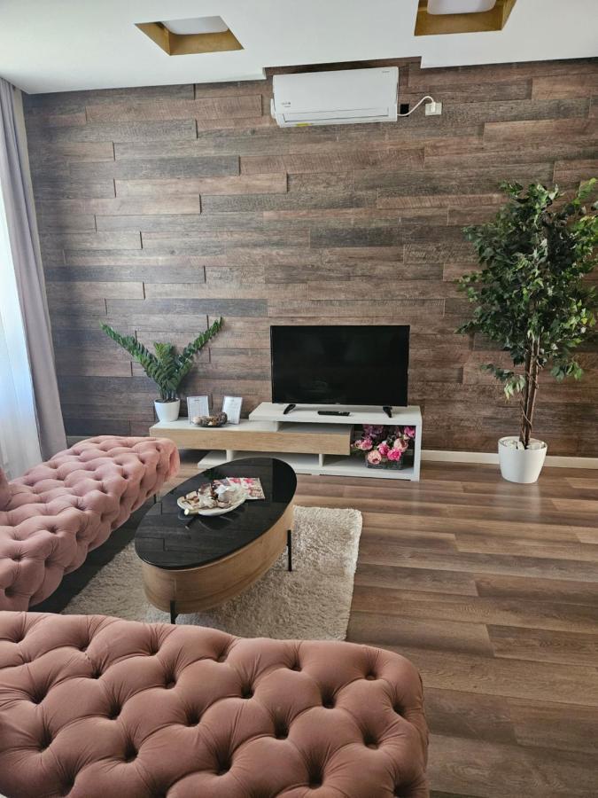 Laci Lak Premium Apartment Орадеа Екстериор снимка